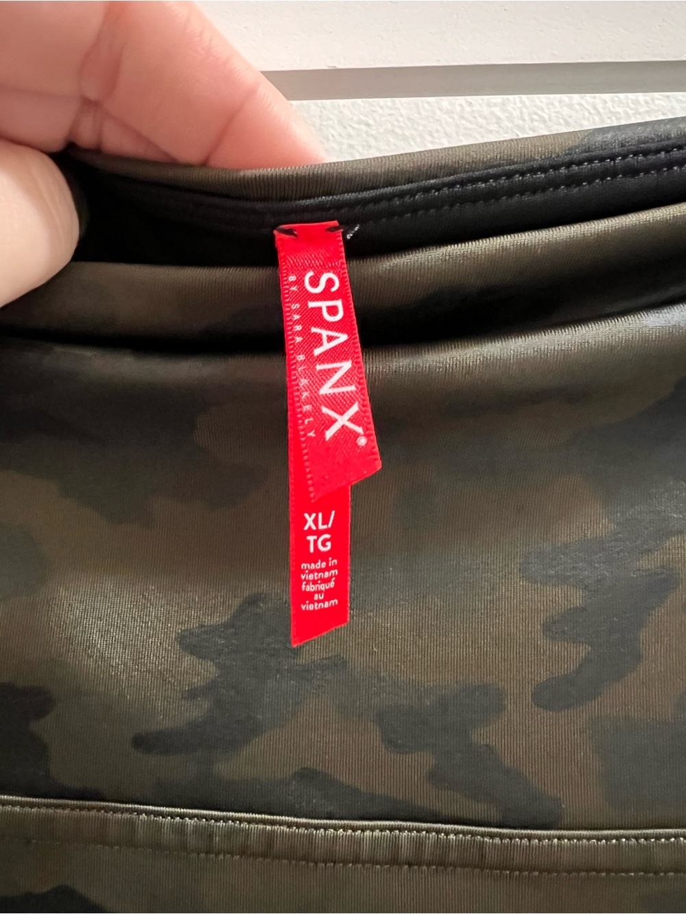 Spanx camo leggings NWOT - Picture 3 of 8